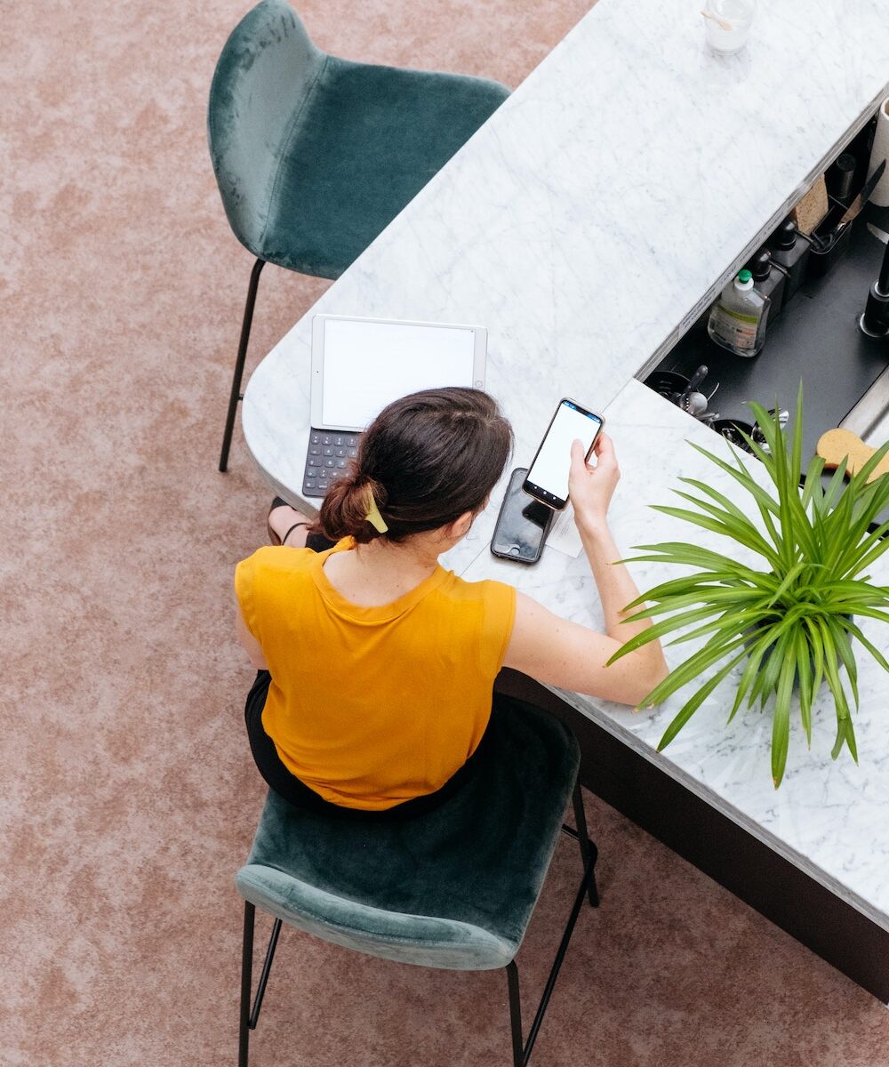 A quick email can resolve communication issues with your cleaning company.